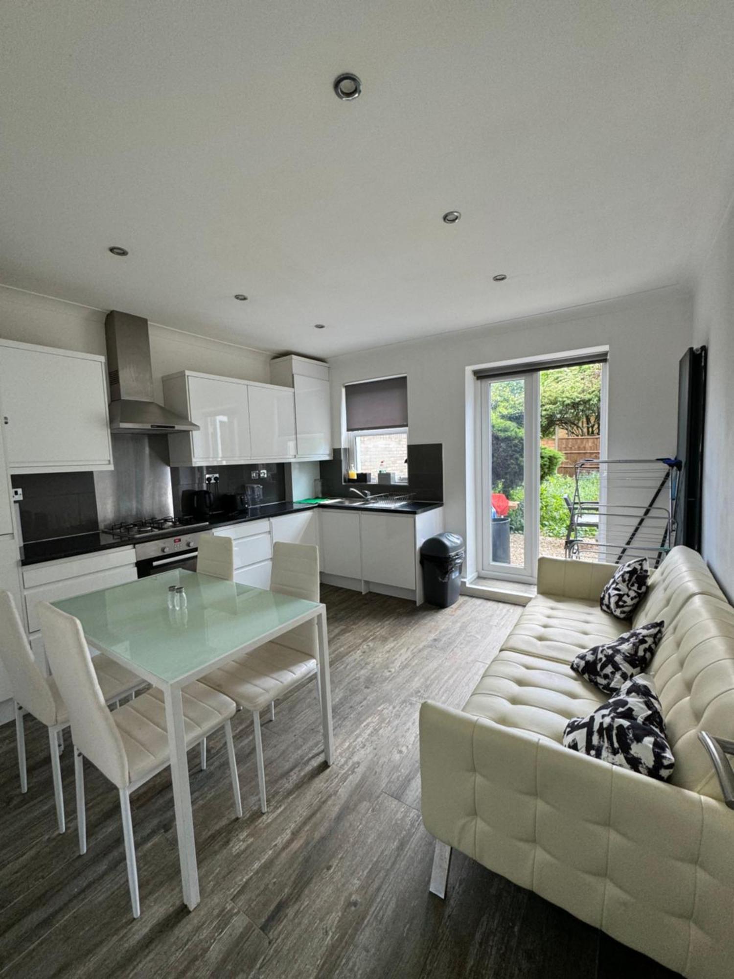 Appartamento Manor Court 1 *